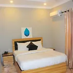 Hollandas & 3* Ijebu Ode